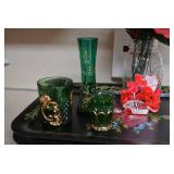 Metal painted trays with emerald gr...