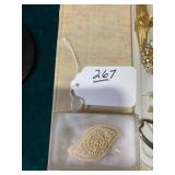 Assorted brooches, some vintage; on...