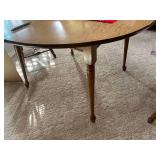 Table, 2 chairs, 2 leaves...