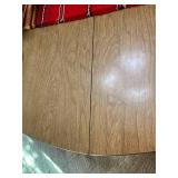 Table, 2 chairs, 2 leaves...