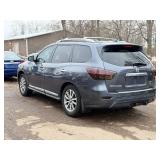 2013 NISSAN PATHFINDER S *2 Owner | 4x4 | 3rd Row Seating* (NO RESERVE)