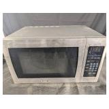 Magic Chef MCM990ST Microwave Oven - 120V Countertop