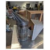 Beekeeping Equipment Set: 4 Hive Boxes, Smoker, 10 Frames, Gloves, Beekeeping for Dummies