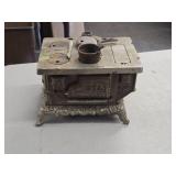Vintage Cast Iron Cook Stove - Eva by Kenton Brand 8 1/2" x 5 1/2" x 5 1/2"