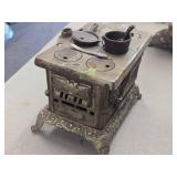 Vintage Cast Iron Cook Stove - Eva by Kenton Brand 8 1/2" x 5 1/2" x 5 1/2"
