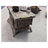 Vintage Cast Iron Cook Stove - Eva by Kenton Brand 8 1/2" x 5 1/2" x 5 1/2"