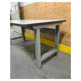ADJUSTABLE HEAVY-DUTY WORKBENCH