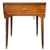 Singer 185K3 Sewing Machine in Vintage Wood Table - 31 x 24 x 16.5 in