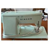 Singer 185K3 Sewing Machine in Vintage Wood Table - 31 x 24 x 16.5 in