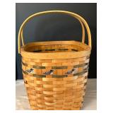 DR - Wicker Basket with Duck Motif & Wood Handles - 14-in Tall