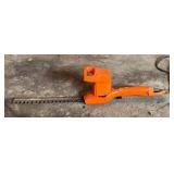 G - Black & Decker 8104 Shrub & Hedge Trimmer