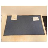 NEW HOOKED ACCENT RUG BEE