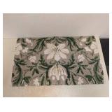 NEW HOOKED ACCENT RUG FLOWER