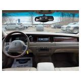 2001 LINCOLN TOWN CAR SIGNATURE *No Accidents Reported* (NO RESERVE)