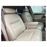 2001 LINCOLN TOWN CAR SIGNATURE *No Accidents Reported* (NO RESERVE)