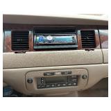 2001 LINCOLN TOWN CAR SIGNATURE *No Accidents Reported* (NO RESERVE)