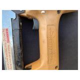 Central Pneumatic Gravity Feed Blast Gun 95793 with Hose & Box