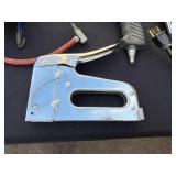 Central Pneumatic Gravity Feed Blast Gun 95793 with Hose & Box