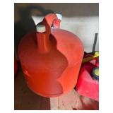 Lot of various gas cans