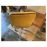 Rolling desk with two office chairs