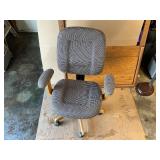 Rolling desk with two office chairs