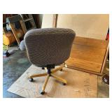 Rolling desk with two office chairs