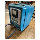 vintage Schauer B3612 battery charger, powers up