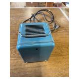 vintage Schauer B3612 battery charger, powers up