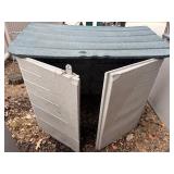 Rubbermaid outdoor storage unit , 59x32x45