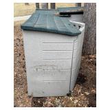 Rubbermaid outdoor storage unit , 59x32x45