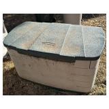Rubbermaid outdoor storage aprox 42x24