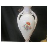 (CS) 2 Vintage Table Lamps Porcelai...