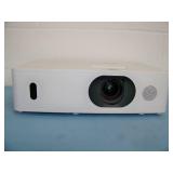 Hitachi CP-WU5505 WUXGA 5000-Lumen HD Home Theater LCD Projector / Projection System with Remote Control and HDMI Cable