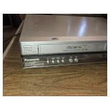 Panasonic SA-HT800V DVD/VCR Home Theater Sound System  - Powers On No Other Functions Tested