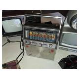 Vintage Electronics Collection including Master Airline FM/AM 6-Band Radio, Soundesign Digital Clock Radio, and Other Items