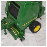 1:16 John Deere Baler