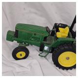 1:16 John Deere 6200 Tractor