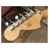 FENDER SQUIER Mustang - Electric Guitar + Case