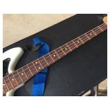 FENDER JAGUAR BASS - Guitar with Chromacast Hard Case