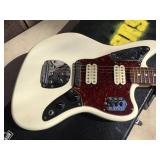 FENDER JAGUAR - Guitar with Case