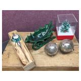 Vintage Christmas - Ornaments - Music Box - Atlantic Pottery Ivy Sleigh