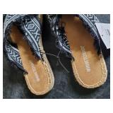 New Minnetonka Moccasins Black Pepper Sandals Women