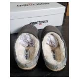 New Minnetonka Moccasin Tahoe Clog Grey Unisex Size 7m