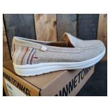 New Minnetonka Moccasin Unisex Discover Natural Slip on Size 8m