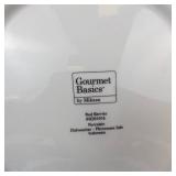 Mikasa Gourmet Basics Red Berry Plates (Lot of 9)