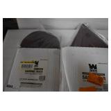 Sanding discs and triangle paper