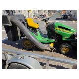 John Deere LA115 Lawn Tractor - 42in Edge Cutting System - 19.5 HP - 2-Bag Bagger