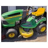 John Deere LA115 Lawn Tractor - 42in Edge Cutting System - 19.5 HP - 2-Bag Bagger