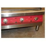 Avantco 177EG30N 30" Countertop 3-Burner Electric Griddle