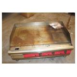 Avantco 177EG30N 30" Countertop 3-Burner Electric Griddle